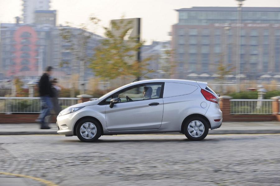  Ford Fiesta ECOnetic 2012 года  (фото 2 из 5)